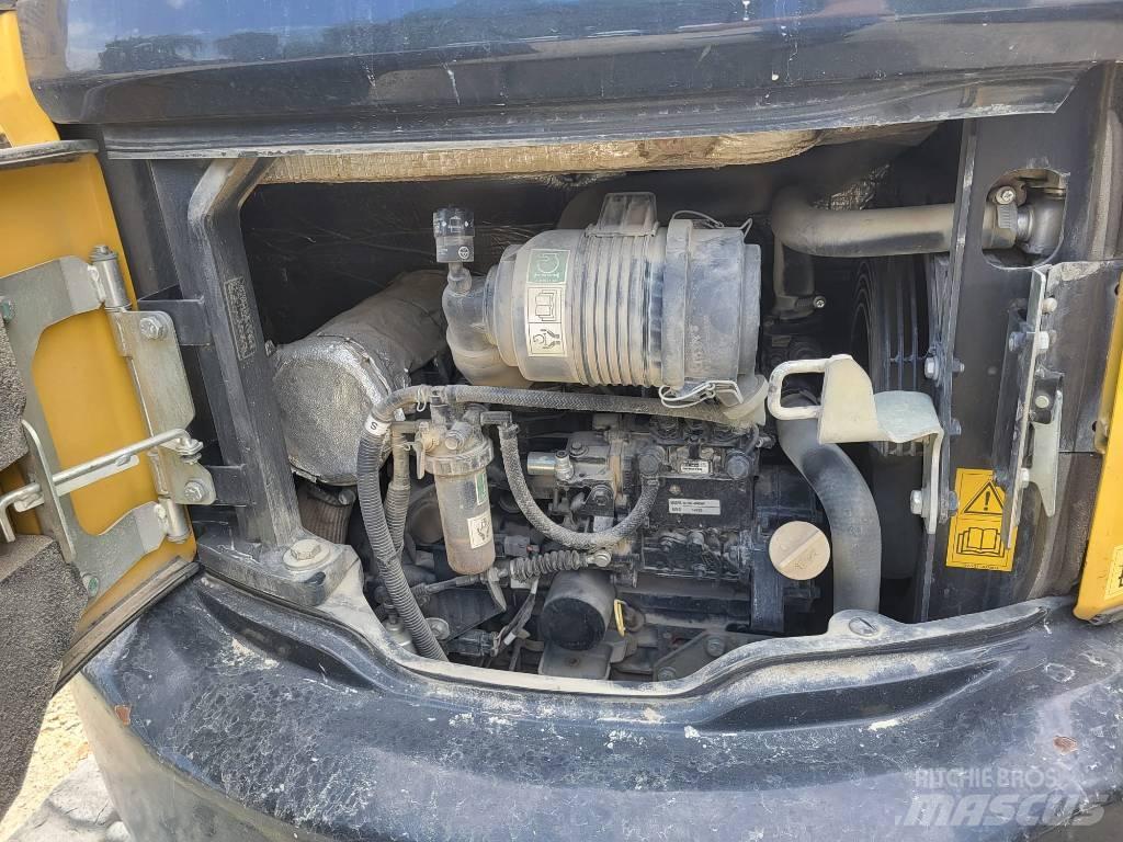 Komatsu PC26MR-3 Mini excavatoare < 7t