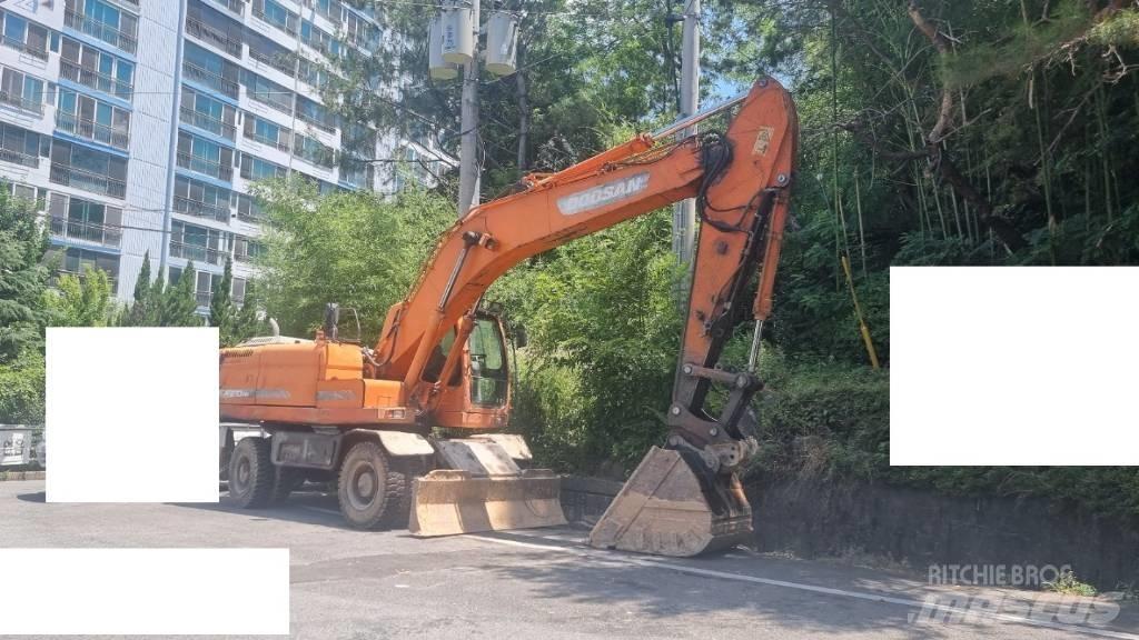 Doosan DX 210 W Excavatoare cu roti