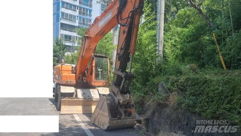 Doosan DX 210 W Excavatoare cu roti