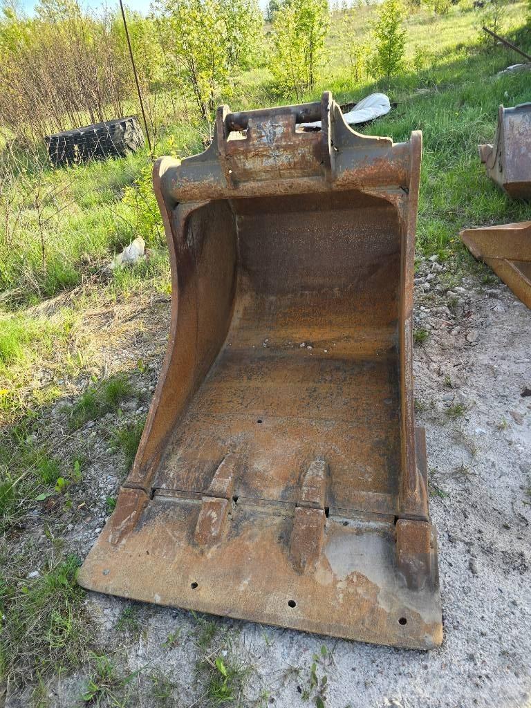 CAT 318 Excavatoare cu roti