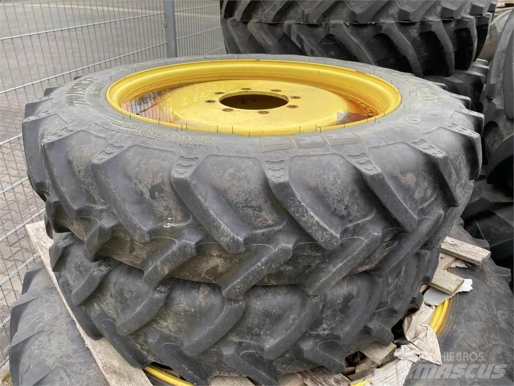 BKT 270/95R32 Roti