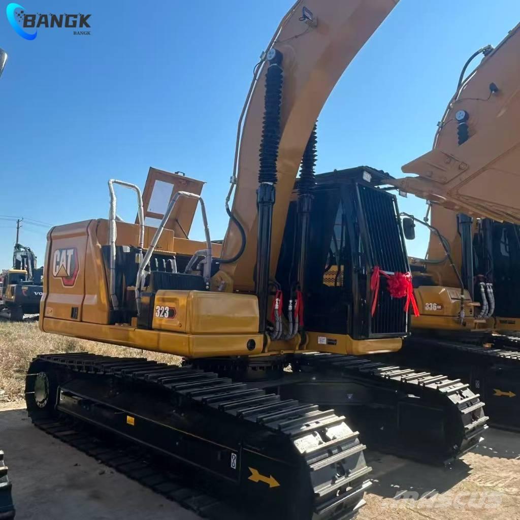 CAT 323 Excavatoare pe șenile

