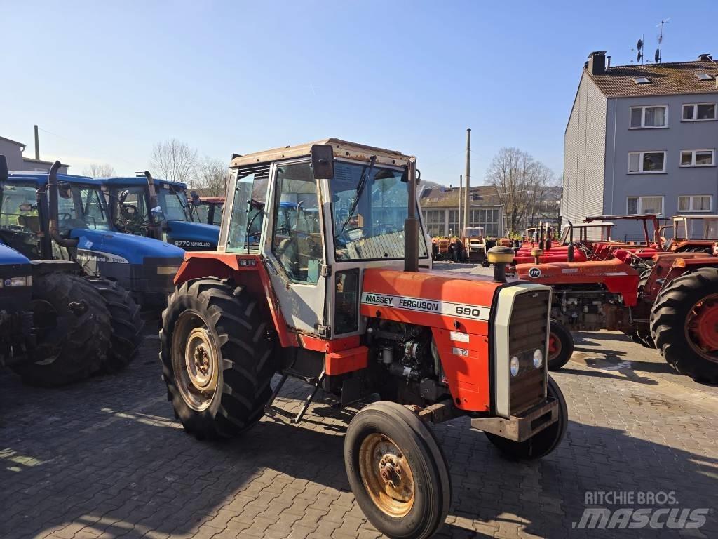 Massey Ferguson 690 Tractoare