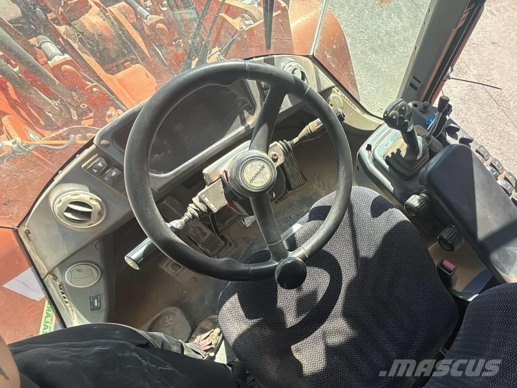 Doosan DL 250-3 Incarcator pe pneuri