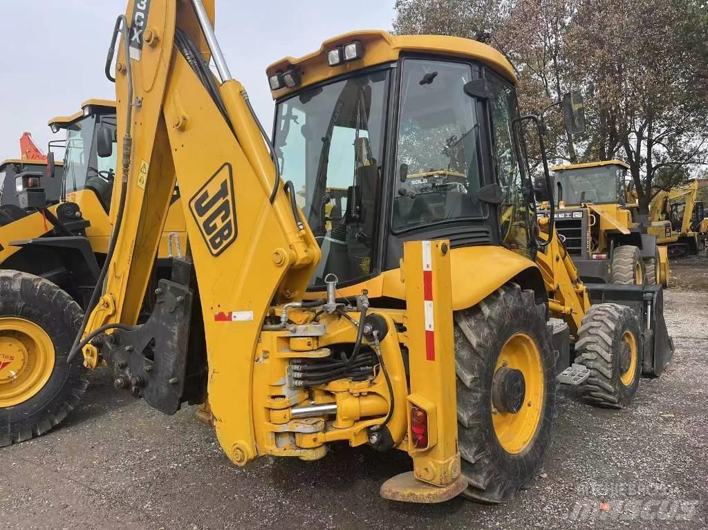 JCB 3CX Incarcator pe pneuri
