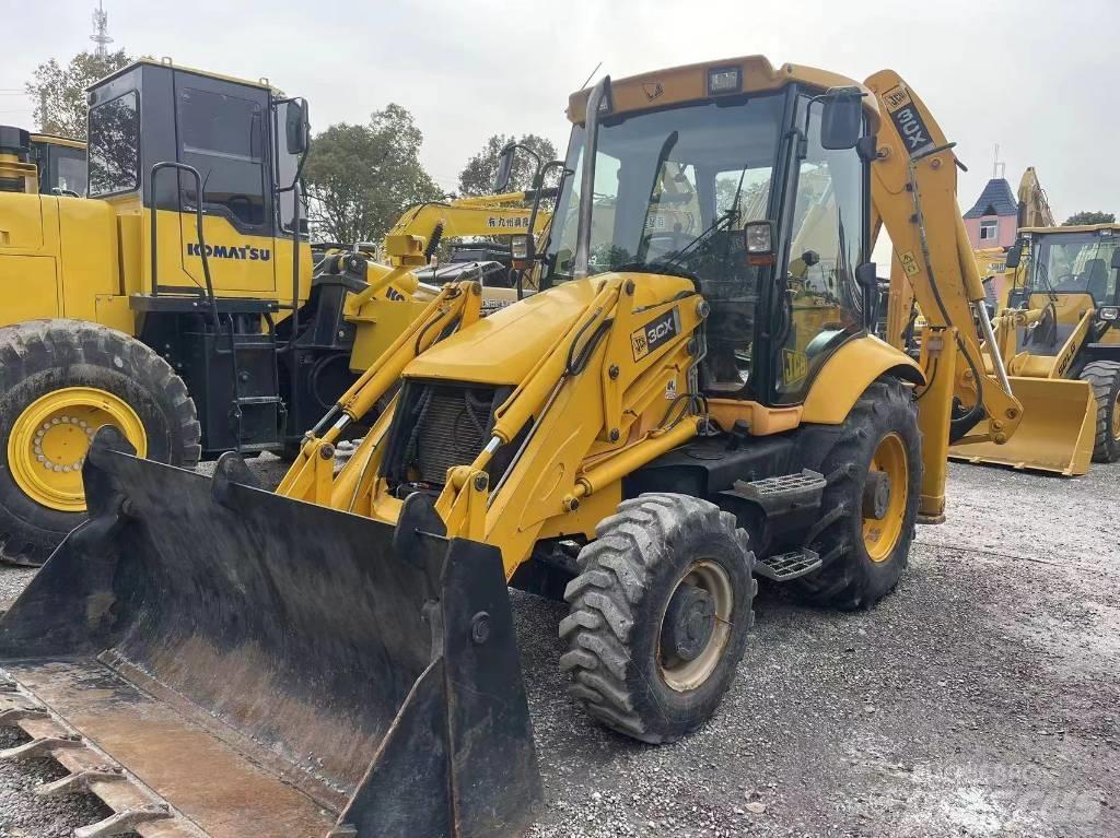 JCB 3CX Incarcator pe pneuri