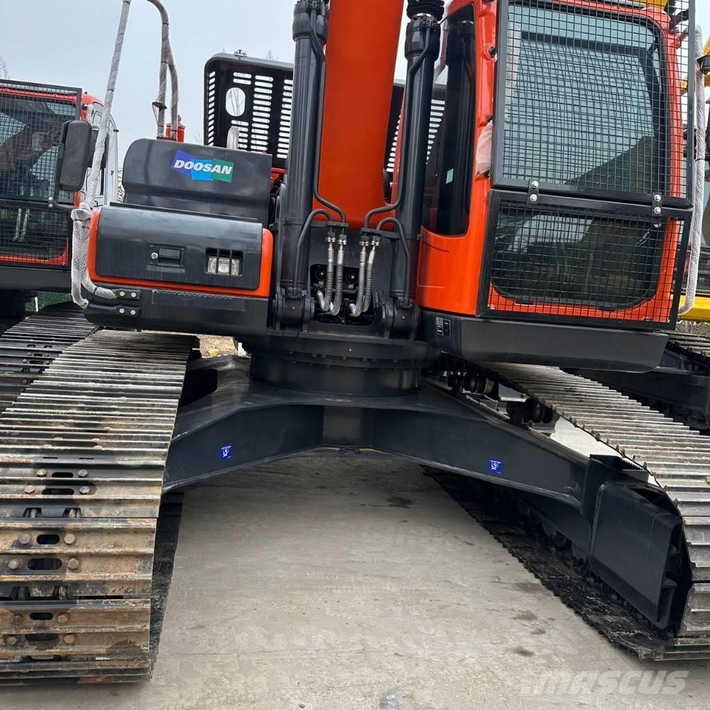 Doosan DX225LC-9C Excavatoare pe șenile

