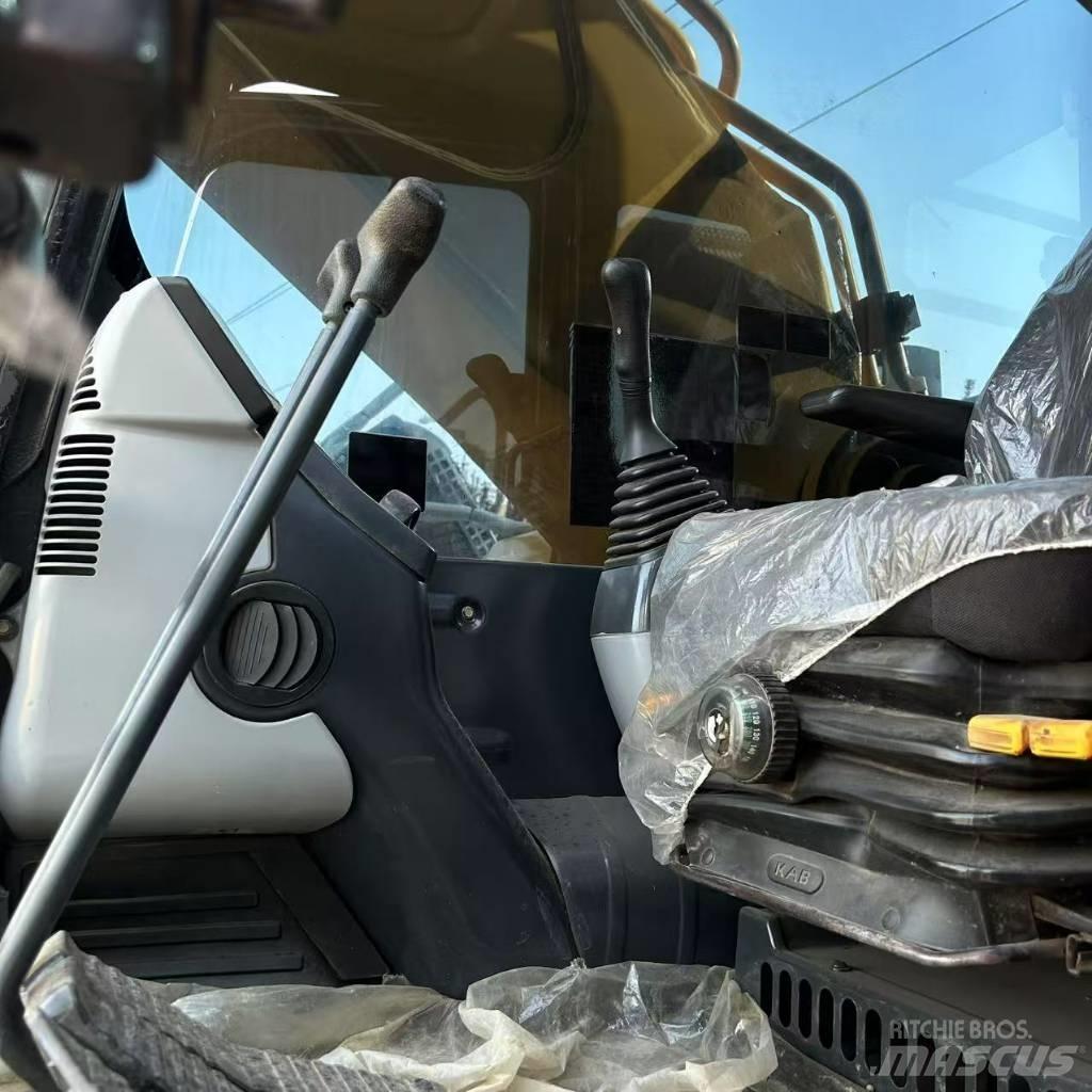 Komatsu 450 Excavatoare pe șenile
