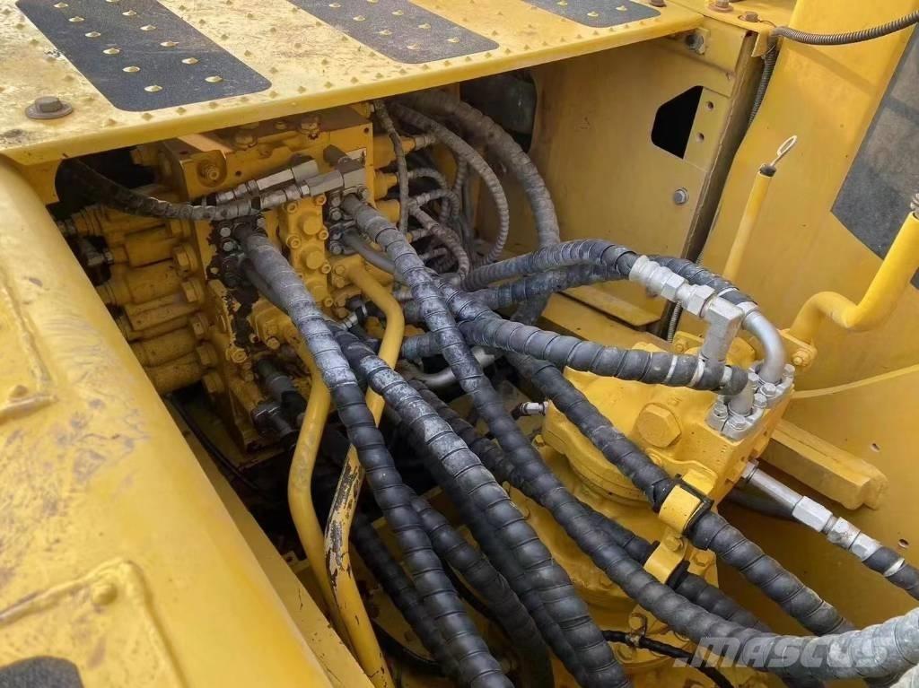 Komatsu pc 220 Excavatoare pe șenile
