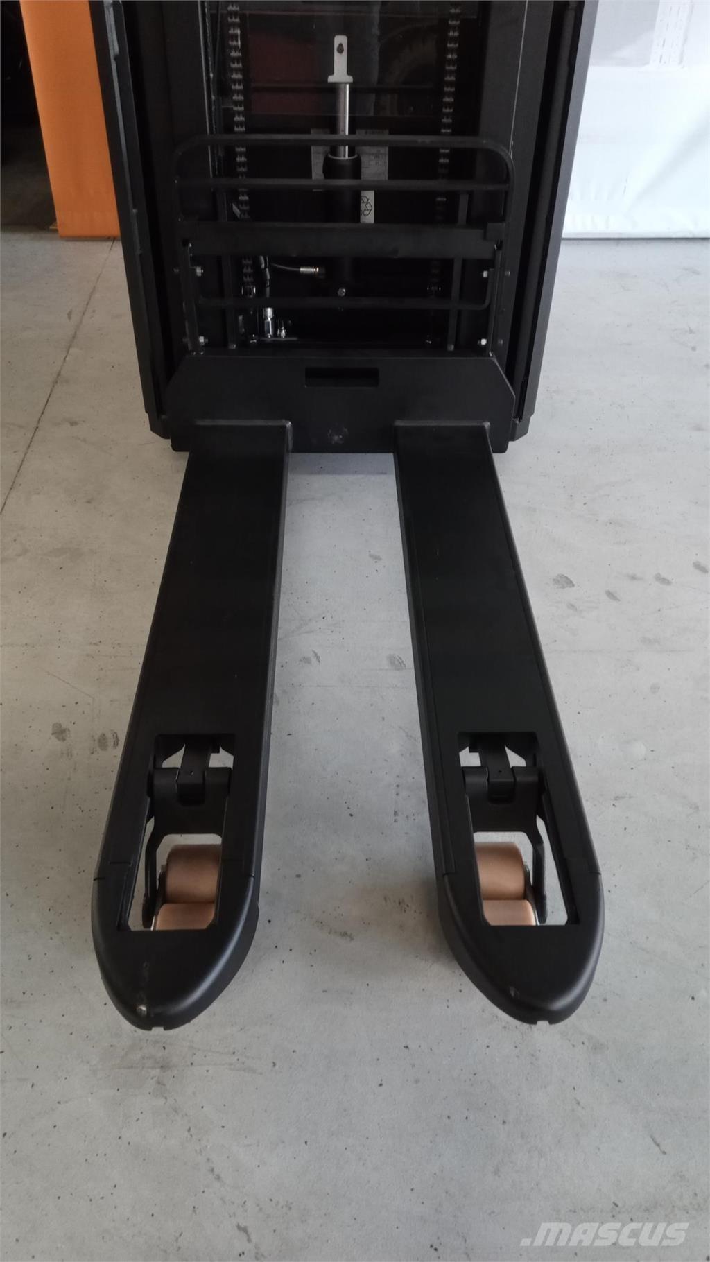 Toyota SPE200D Transpaleti autopropulsanti