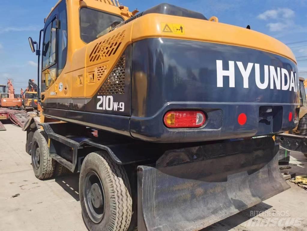 Hyundai R210W-9 Excavatoare cu roti