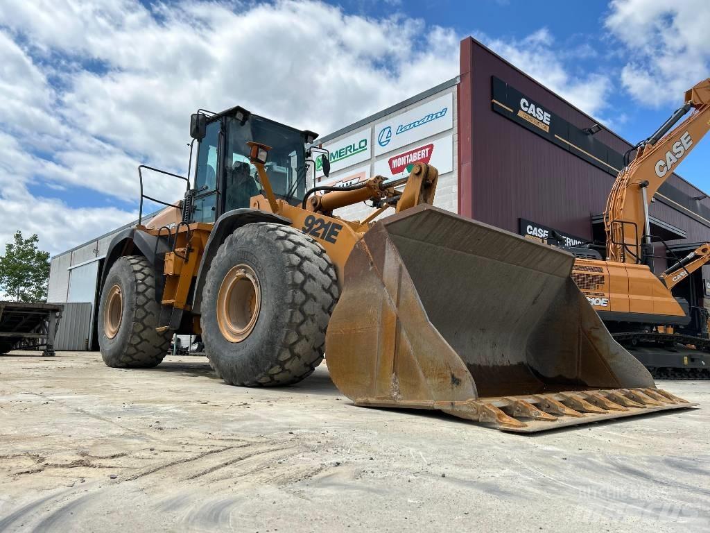 CASE 921 E Incarcator pe pneuri