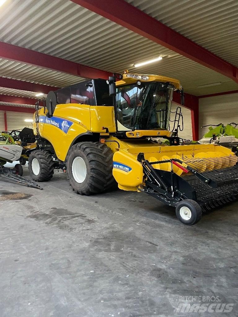 New Holland CX 8080 Combine de secerat