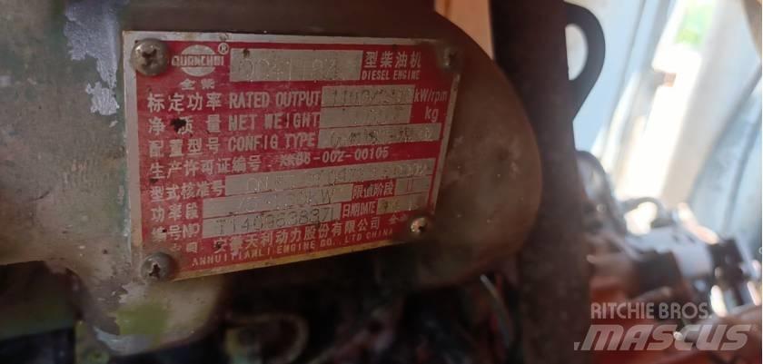  国产 滑模摊铺机 Utilaje întreţinere terenuri - Altele