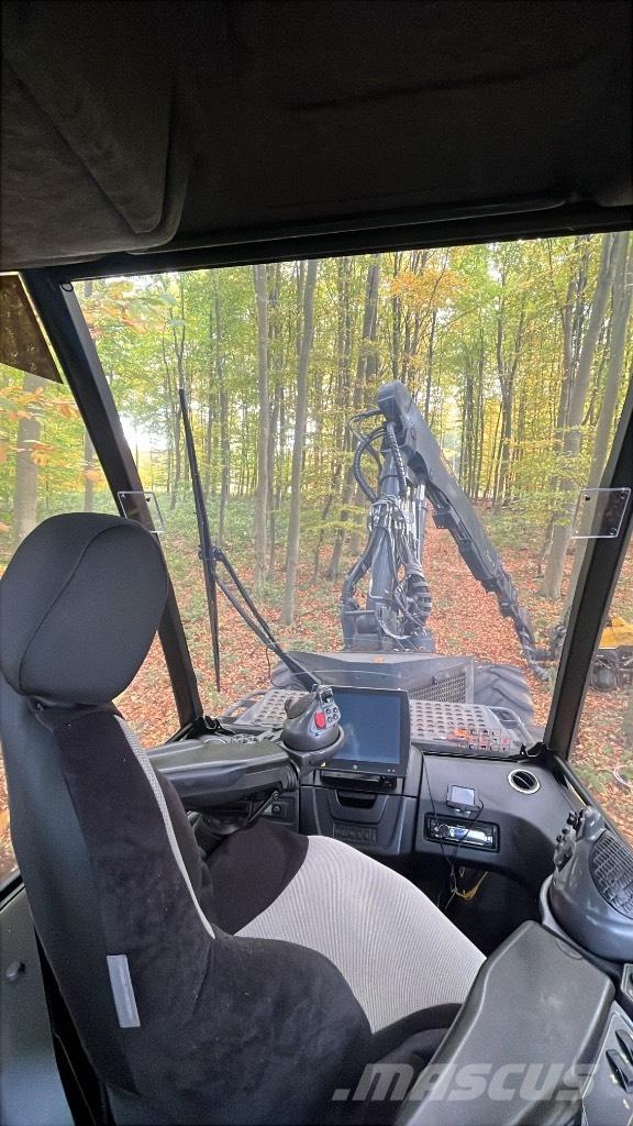 Ponsse Ergo 8W Combine forestiere