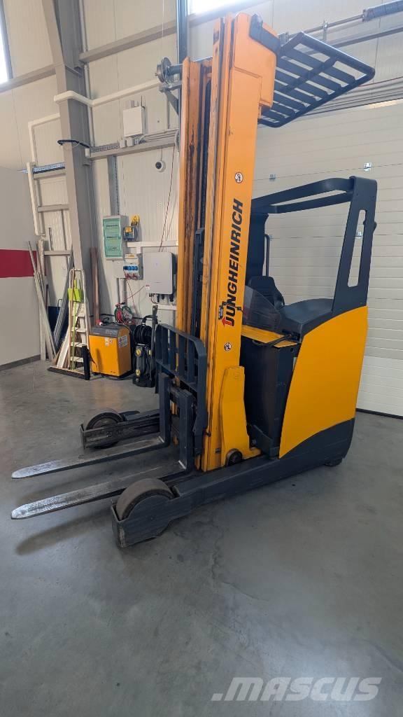 Jungheinrich ETV 325 Stivuitor cu catarg retractabil