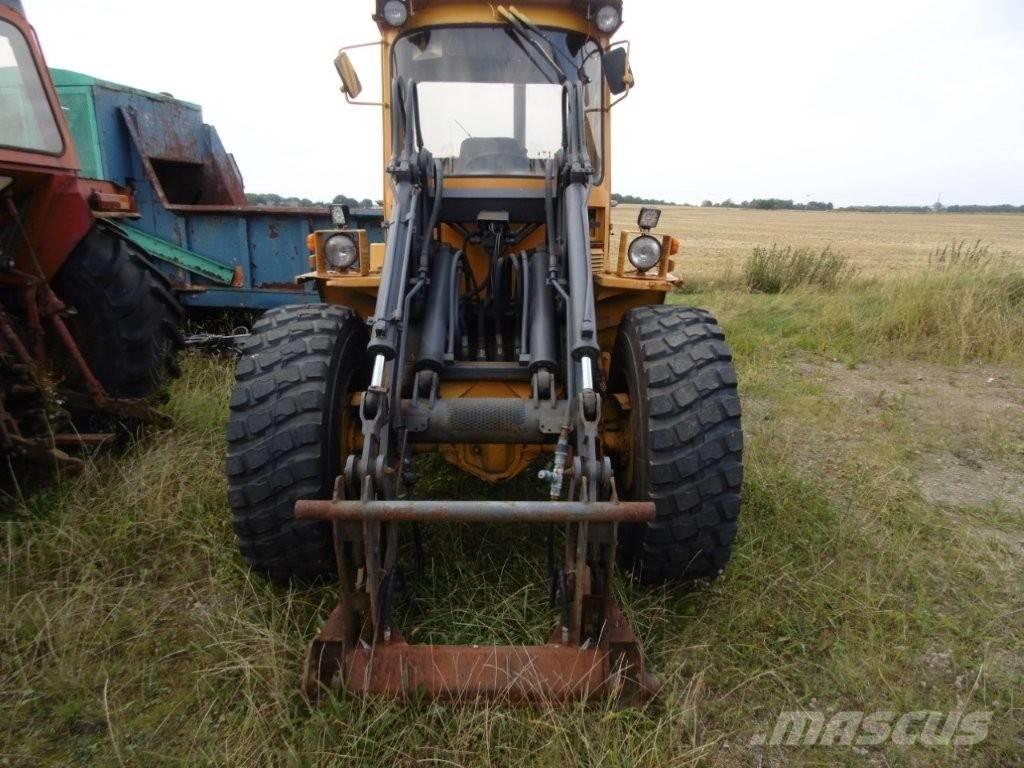 Volvo BM 4200 Incarcator pe pneuri