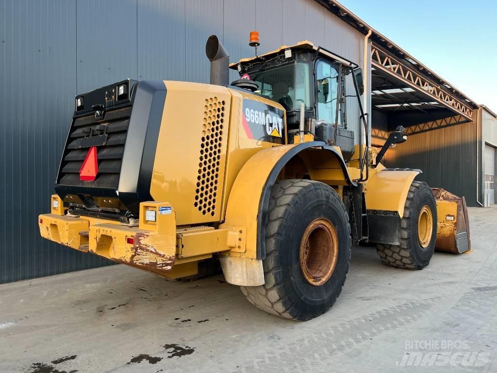 CAT 966M Incarcator pe pneuri