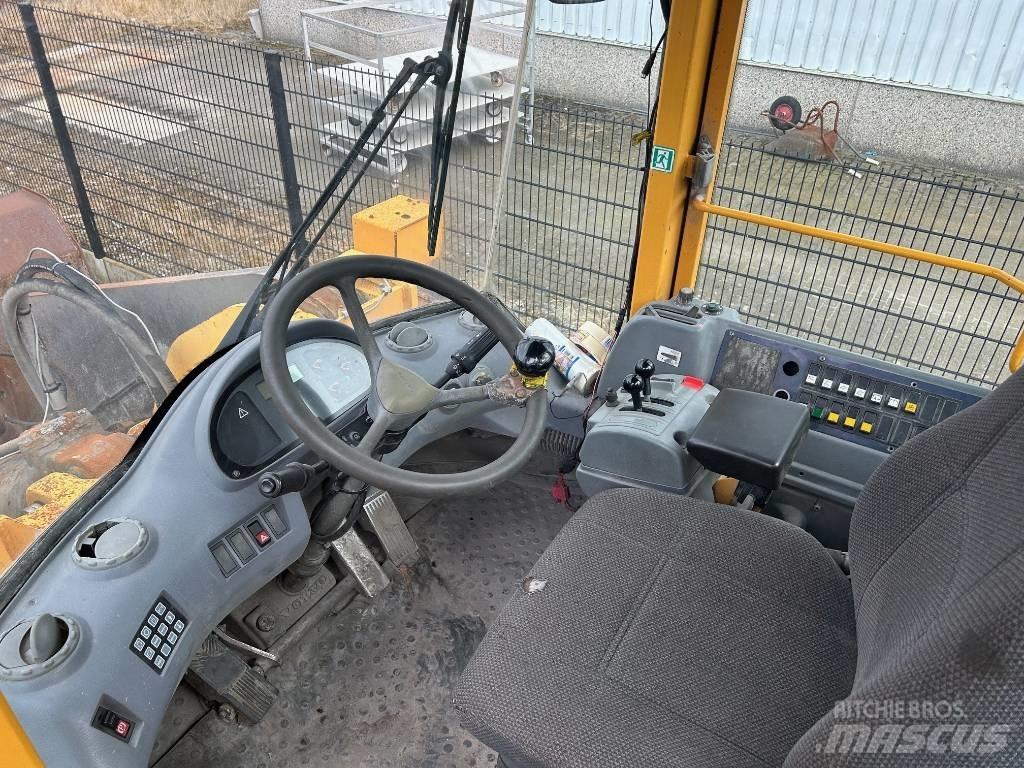 Volvo L 220 E Incarcator pe pneuri