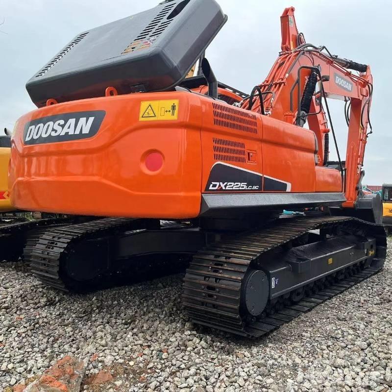 Doosan DX 225 Excavatoare pe șenile
