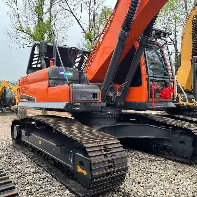 Doosan DX 225 Excavatoare pe șenile
