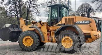 CASE 821 E Incarcator pe pneuri