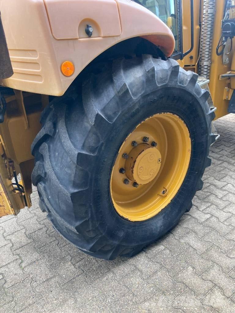Hydrema 906E Buldoexcavatoare