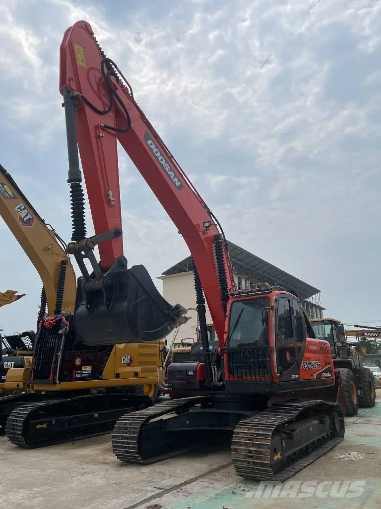 Doosan DX 225 LCA Excavatoare pe șenile
