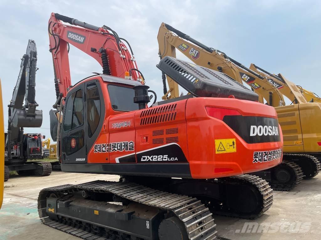 Doosan DX 225 LCA Excavatoare pe șenile
