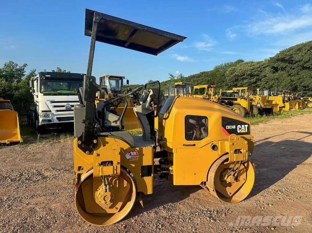 CAT CB 24 B Cilindri compactori dubli