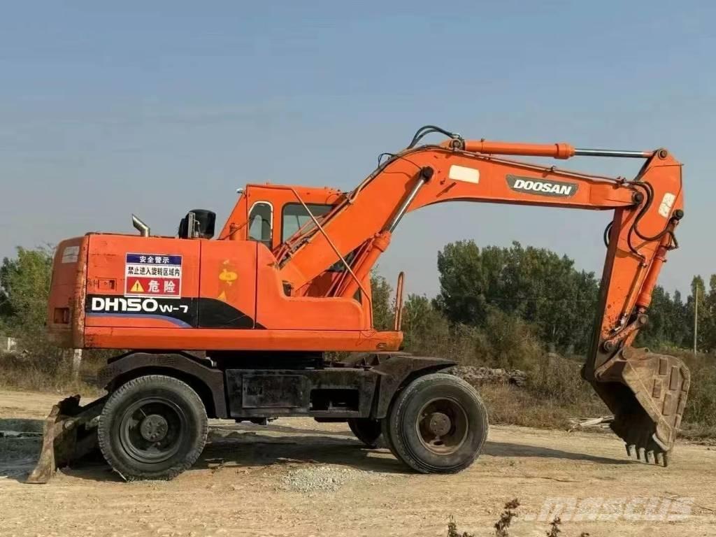 Doosan DH150W Excavatoare cu roti