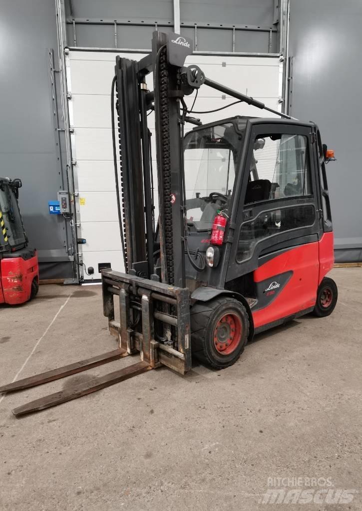 Linde E50HL-01 Stivuitor electric