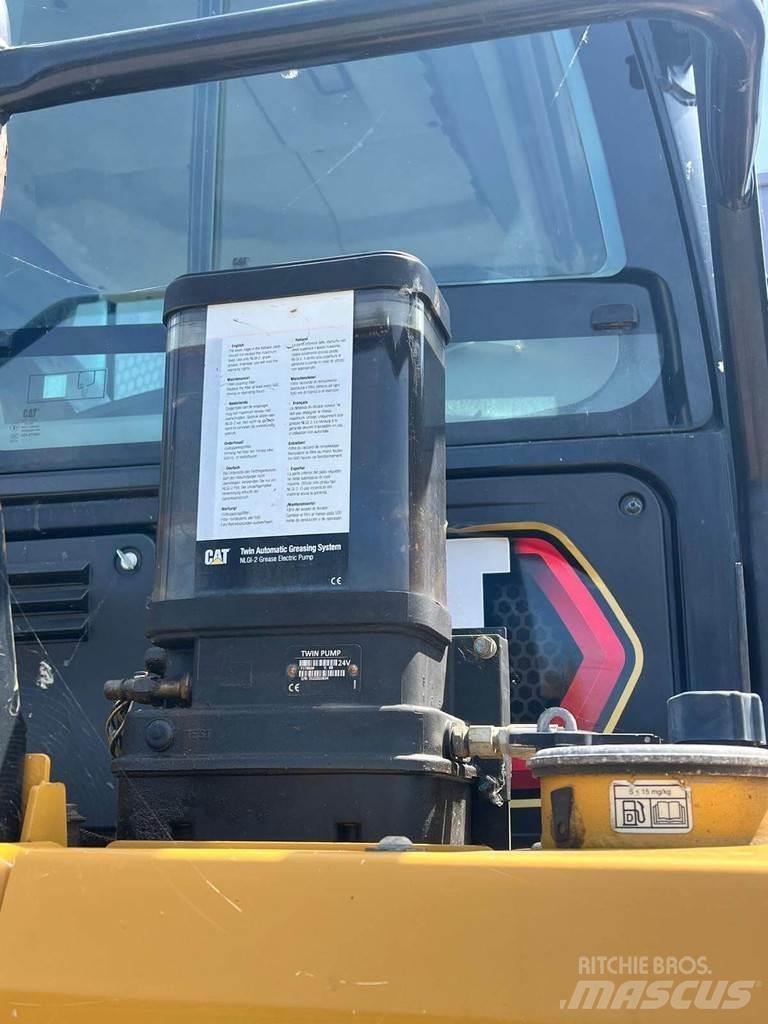 CAT 730 Camioane cu basculante rigide