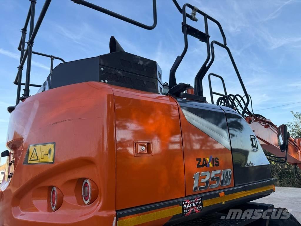 Hitachi ZX 135 W-7 Excavatoare cu roti