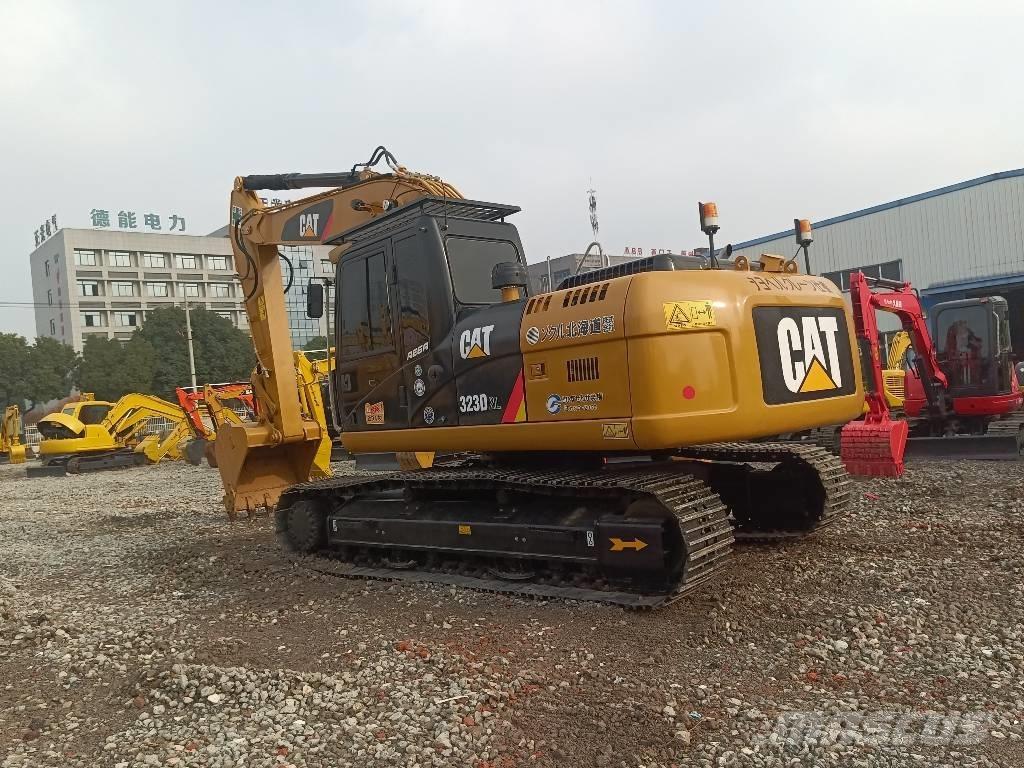 CAT 323 D Excavatoare pe șenile
