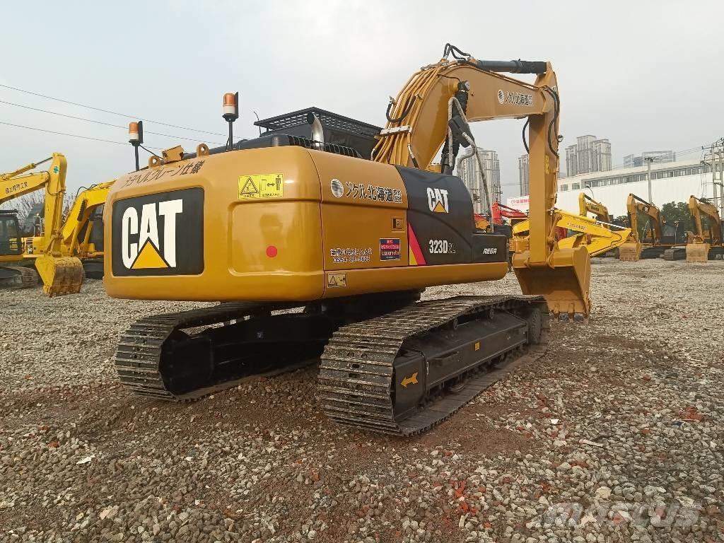 CAT 323 D Excavatoare pe șenile
