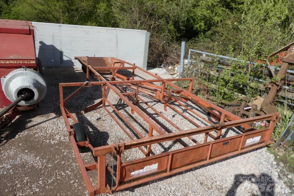 Brown bale sledge Combina