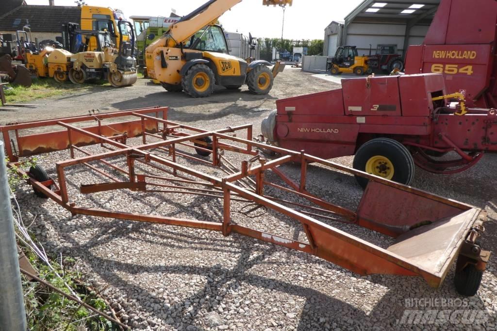 Brown bale sledge Combina
