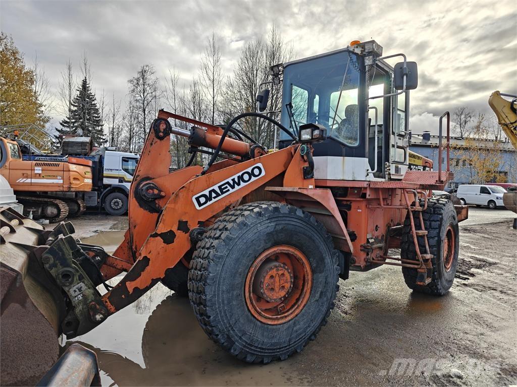 Daewoo Mega 250 Incarcator pe pneuri