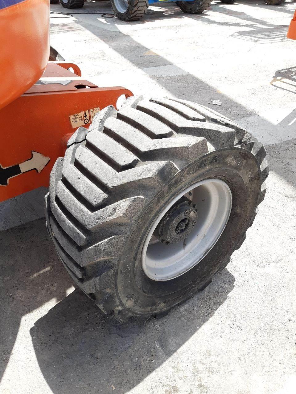 JLG 450AJ Nacele cu brat articulat