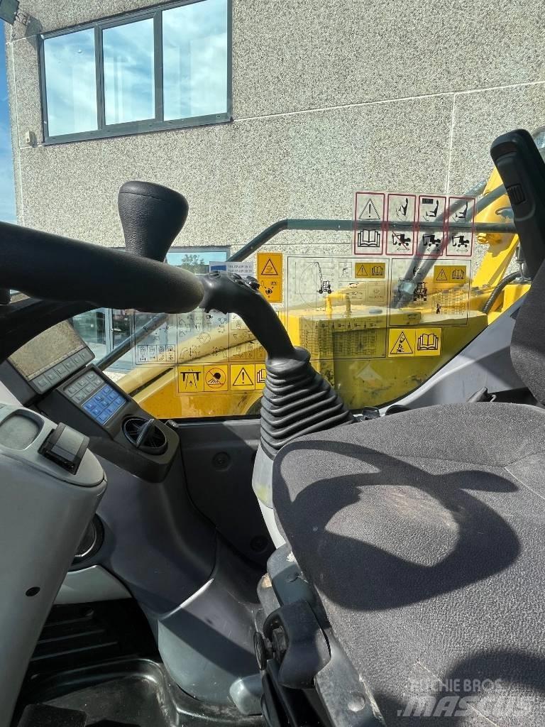 Komatsu PW98MR-10 Excavatoare cu roti