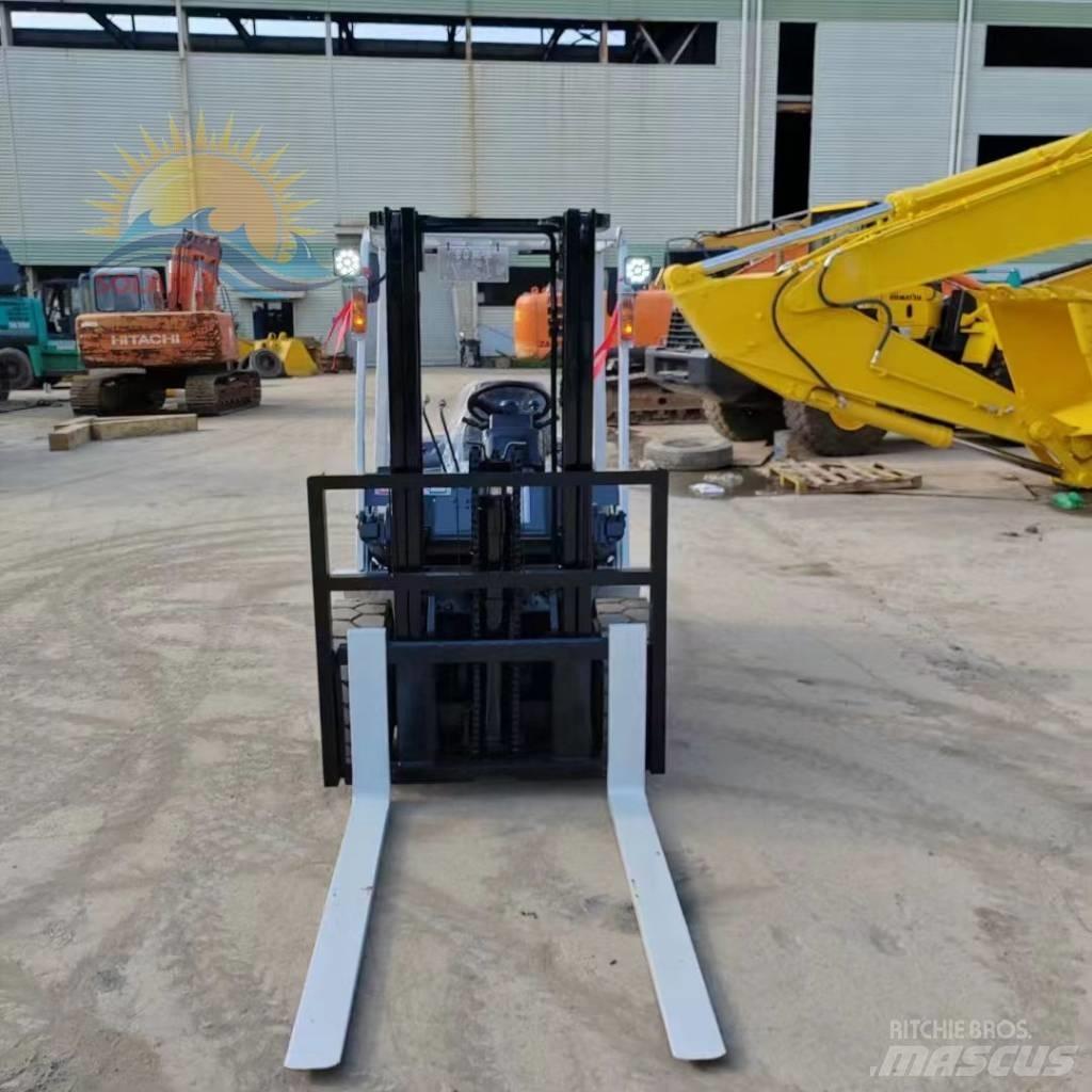 TCM FD30 Stivuitor cu catarg retractabil