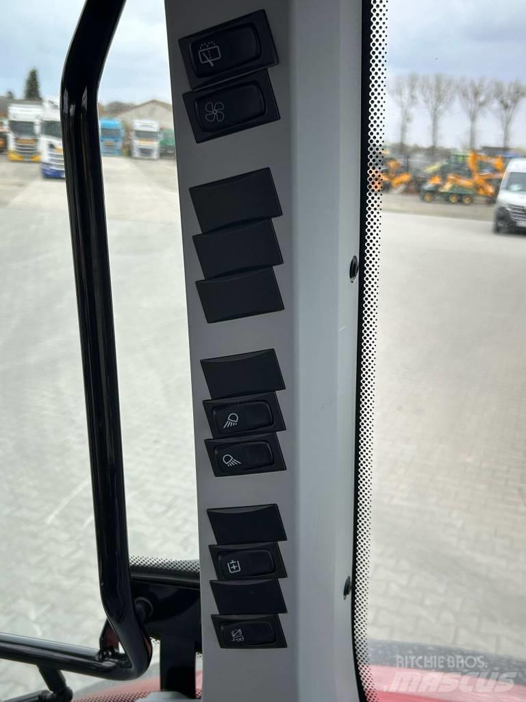 Valtra A 104 Tractoare