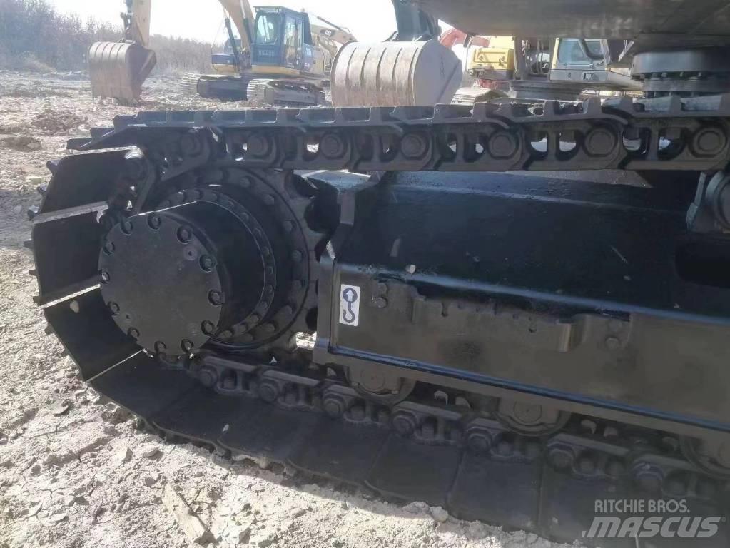 Hitachi ZX 200 Excavatoare pe șenile
