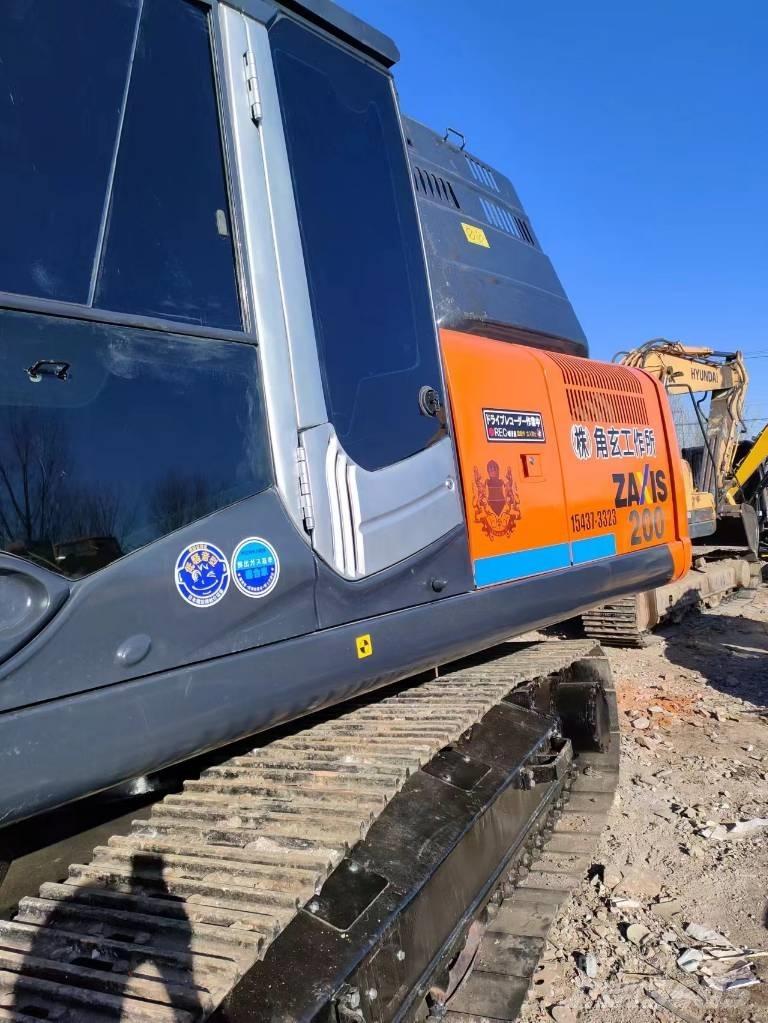 Hitachi ZX 200 Excavatoare pe șenile

