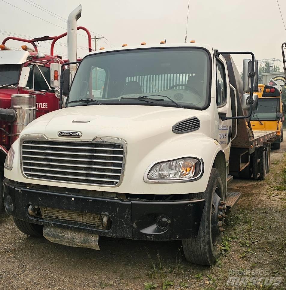 Freightliner M2 Camioane platforma/prelata