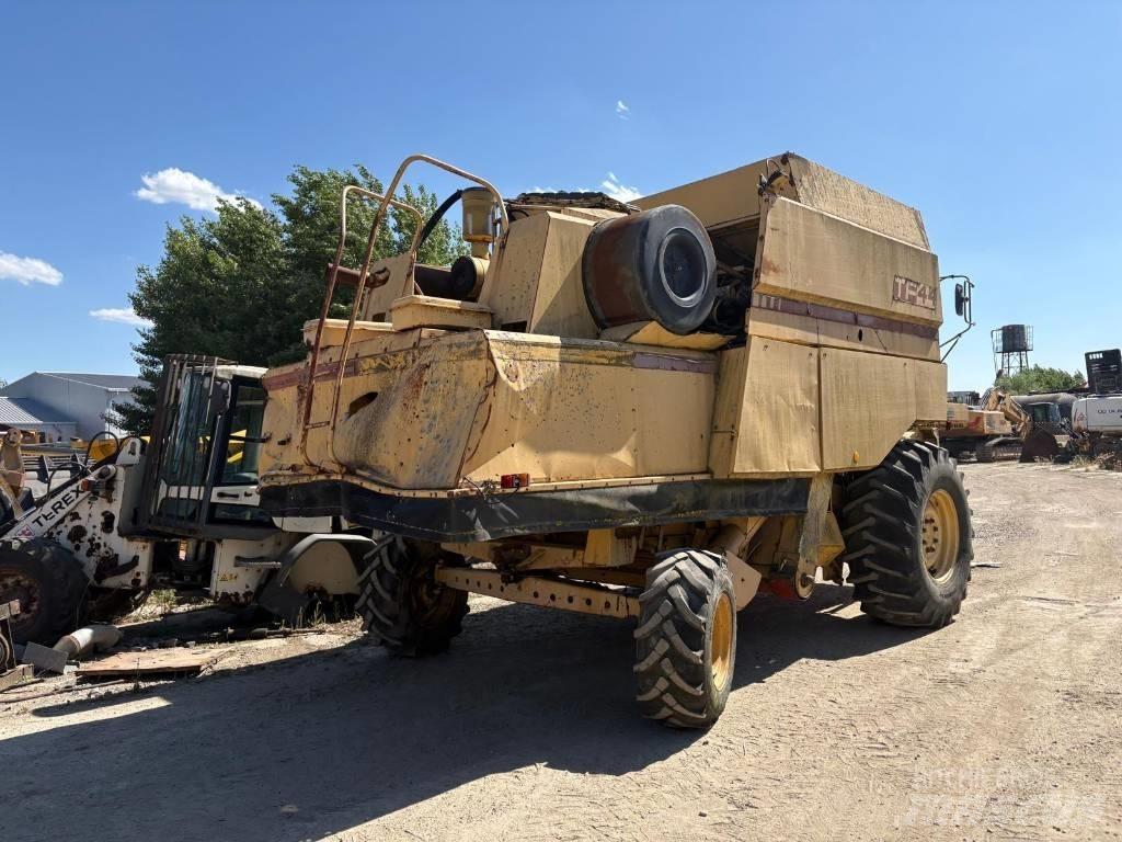 New Holland TF 42 Combine de secerat