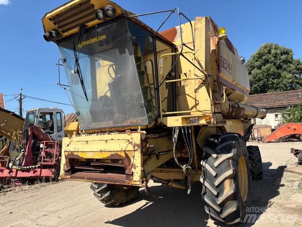 New Holland TF 42 Combine de secerat
