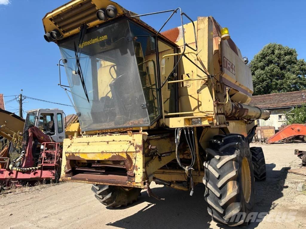 New Holland TF 44 Combine de secerat