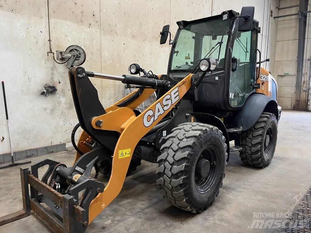 CASE 321 F Incarcator pe pneuri